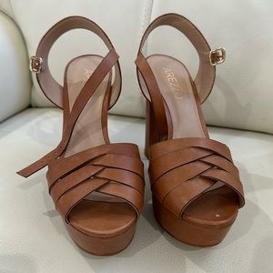 Arezzo Platform Heel Brown Size 6